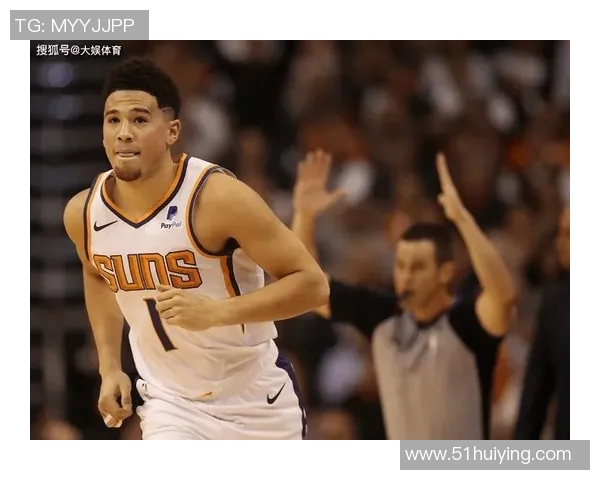 太阳队后卫布克喜获今年最佳新秀称号，未来篮球之星冉冉升起